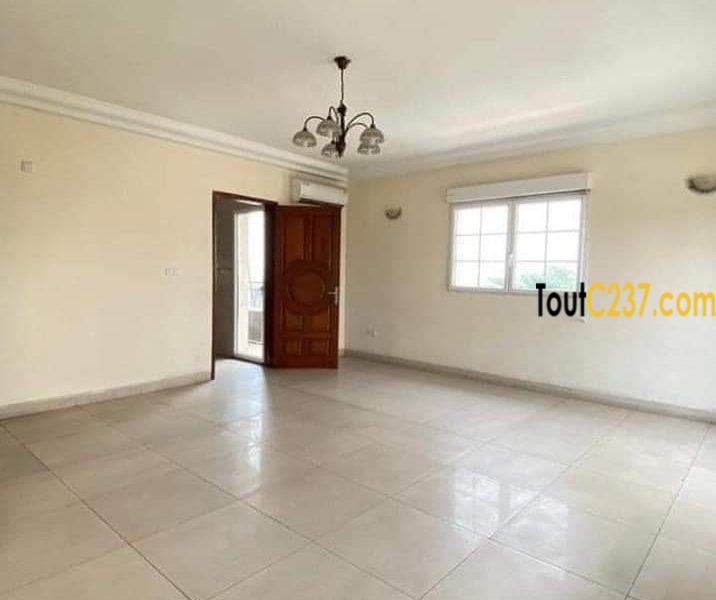 Appartement à louer à Bonapriso, Douala