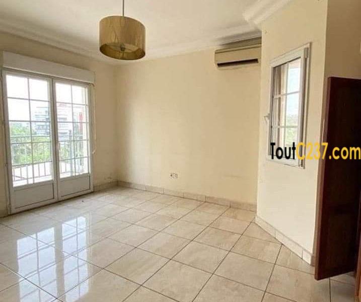 Appartement à louer à Bonapriso, Douala