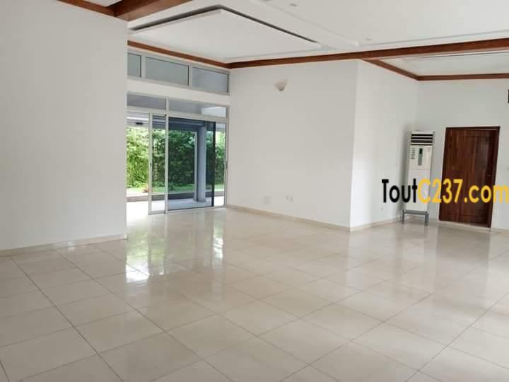 Villa haut standing à louer à Bonanjo