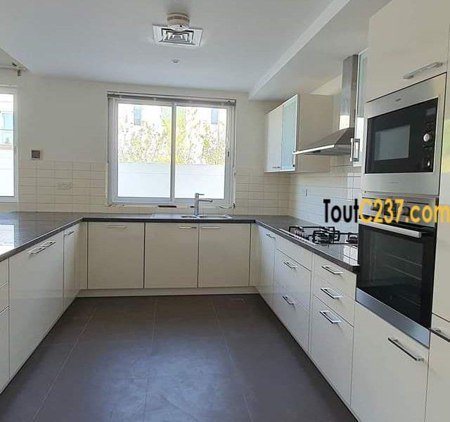 Duplex haut standing à louer à Bonanjo