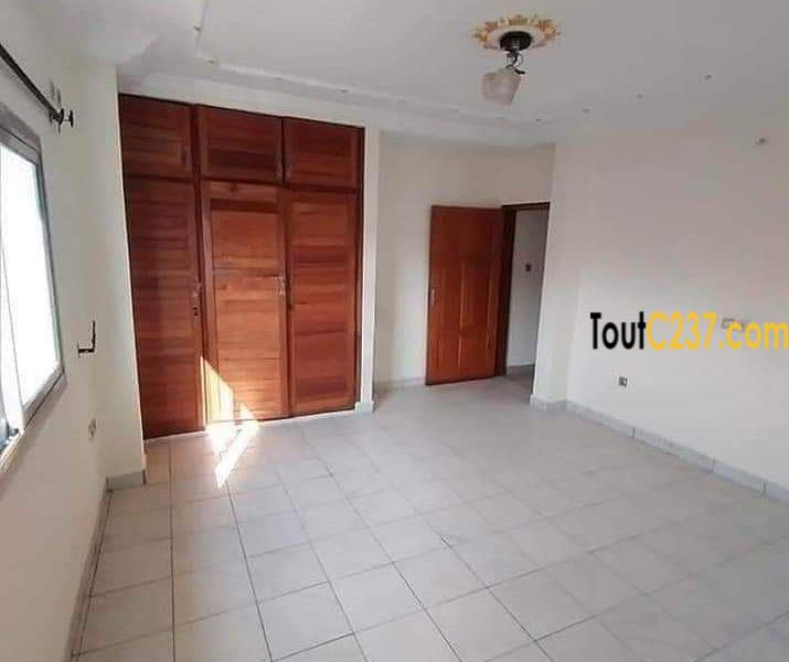 Appartement à louer à Bonamoussadi