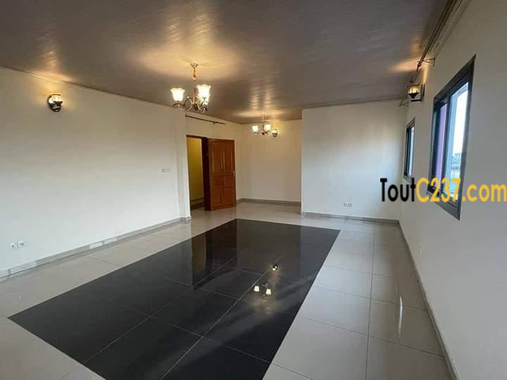 Appartement de 3 chambres à kotto