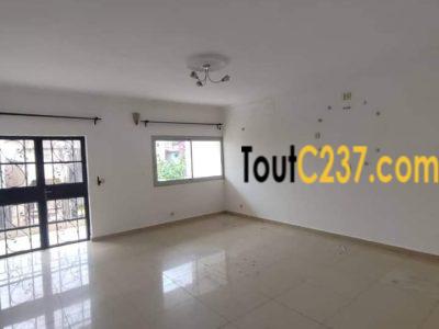 Appartement à louer à Bonamoussadi