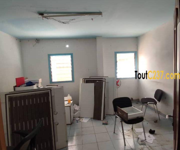 Villa sic à louer à Bonamoussadi Douala