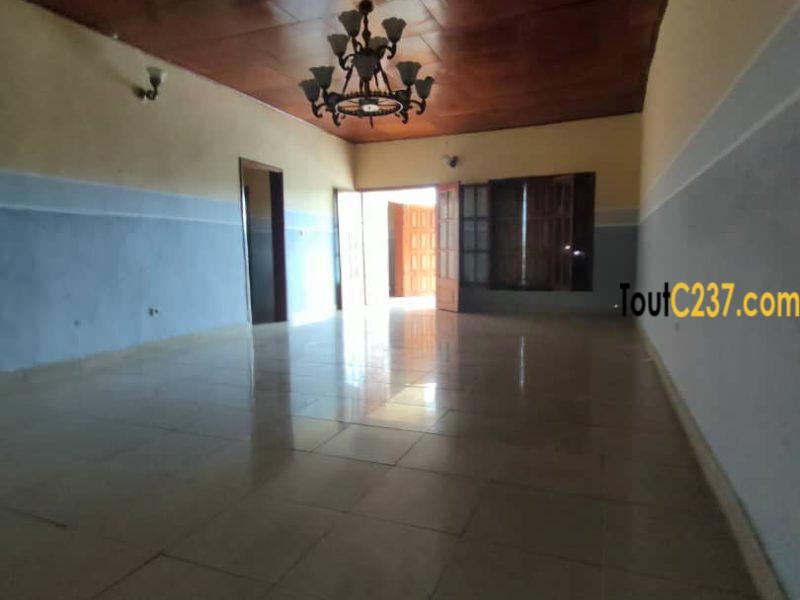 Duplex à louer à Logpom, Douala