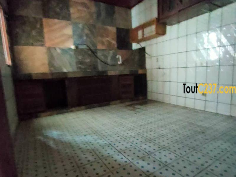 Duplex à louer à Logpom, Douala