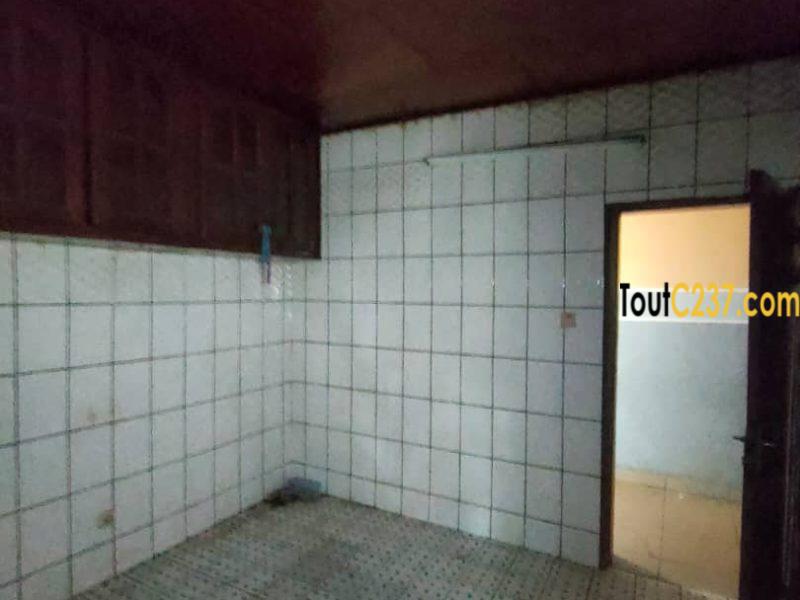 Duplex à louer à Logpom, Douala