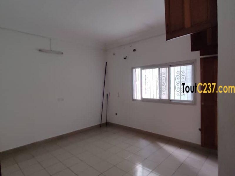 Appartement à louer à Bonamoussadi Douala