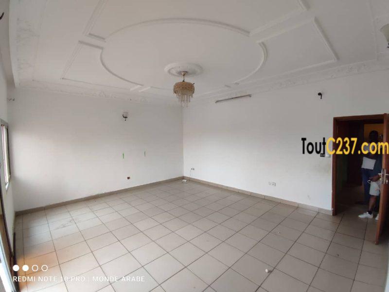 Appartement à louer à Bonamoussadi Douala
