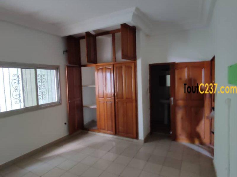 Appartement à louer à Bonamoussadi Douala