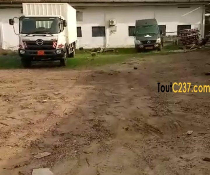 Entrepôt avec bureau à vendre à Yassa