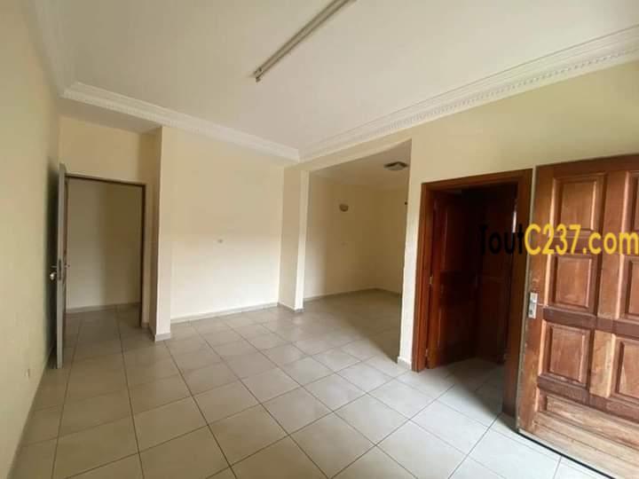Duplex à louer à Makepe, Douala