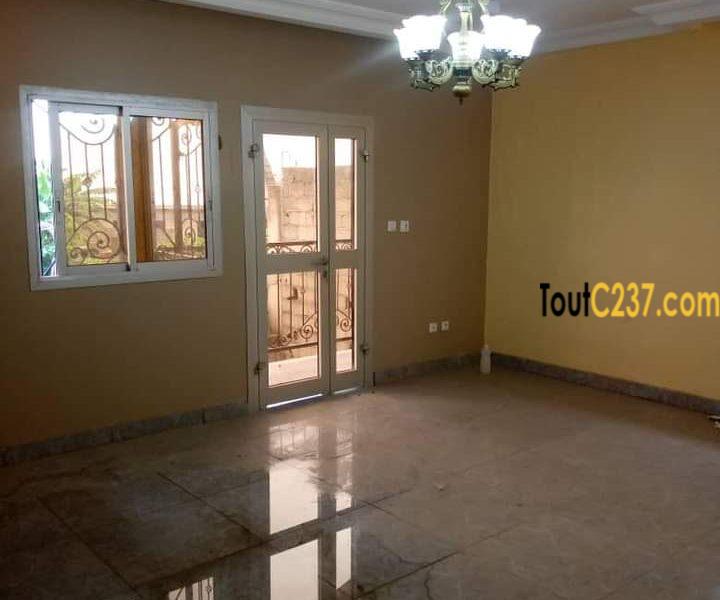 Appartement à louer à Youpwe, Douala