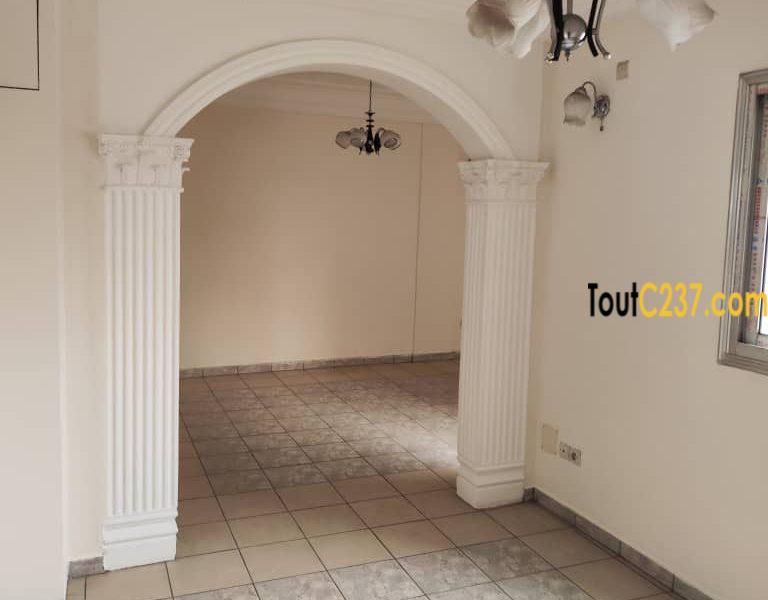 Appartement à louer à Akwa, Douala