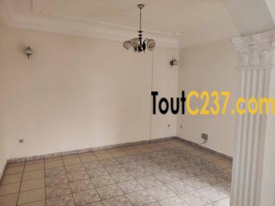 Appartement à louer à Akwa, Douala