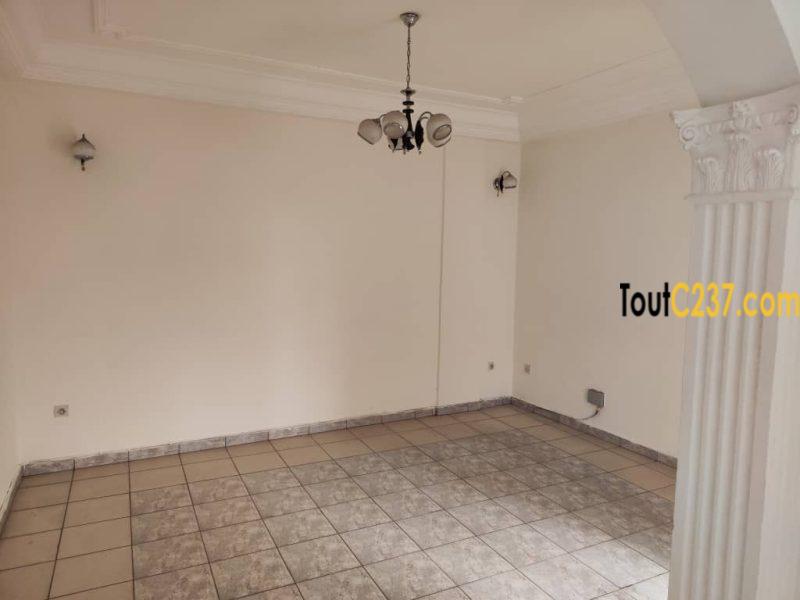 Appartement à louer à Akwa, Douala