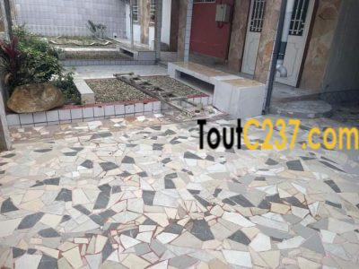 Maison à louer à Bonamoussadi Douala