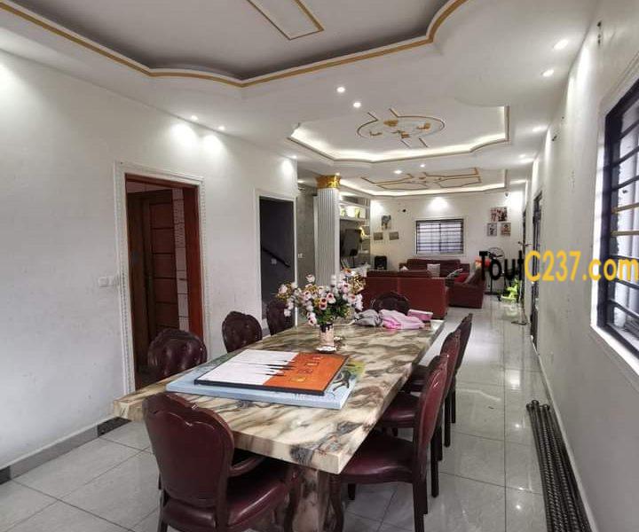 Duplex R+2 vip à vendre à Japoma, Douala