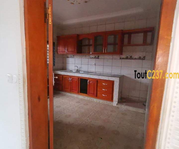 Duplex R+2 vip à vendre à Japoma, Douala
