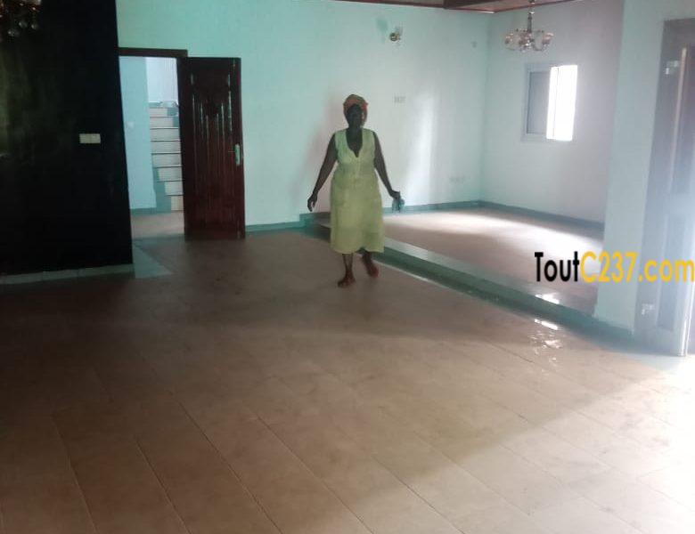 Duplex à louer à Bonamoussadi Douala