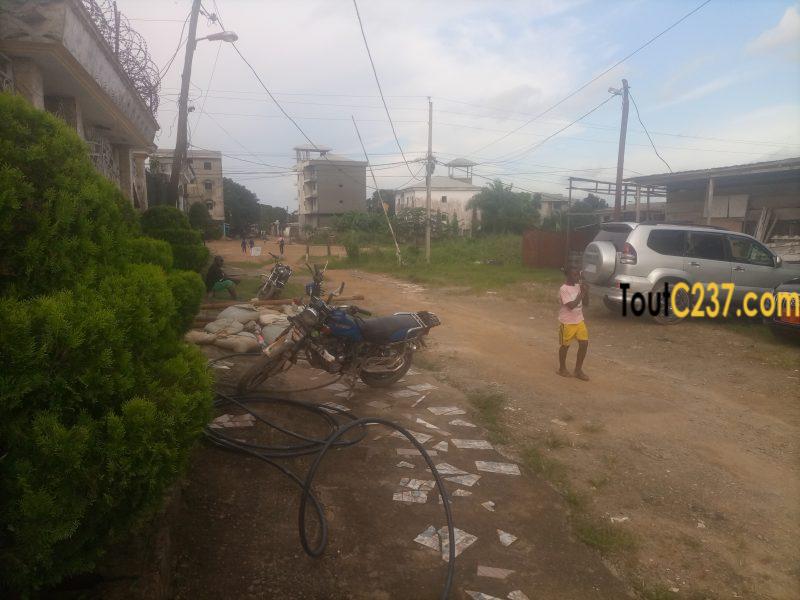 Terrain à vendre à Logbessou (carrefour)