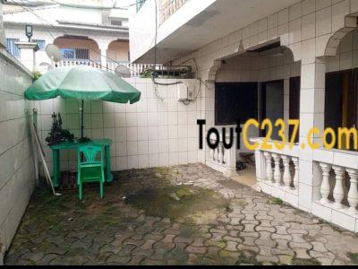 Mini duplex à louer à Makepe