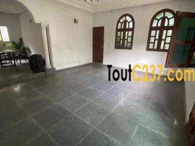 Duplex à louer à Bonapriso Douala