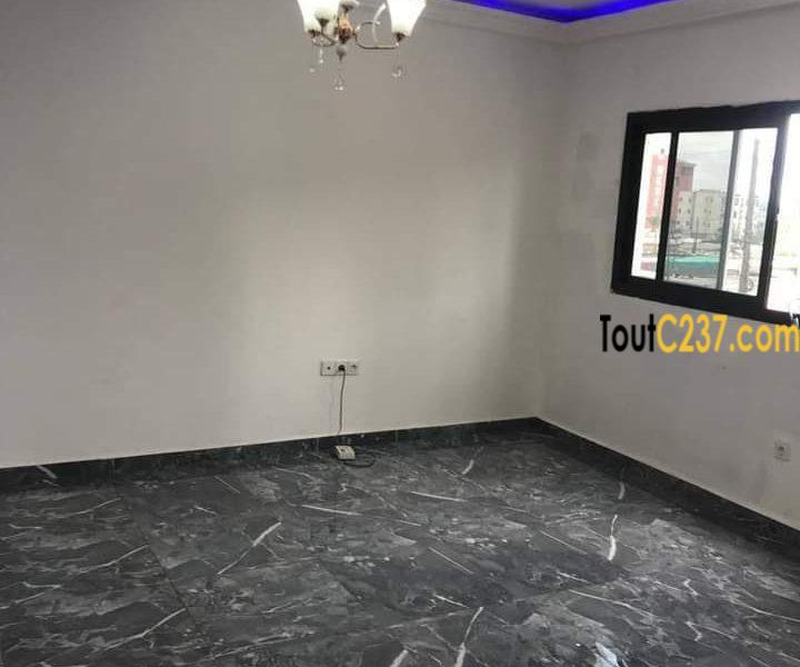 Appartement à louer à New Bell (gangue)