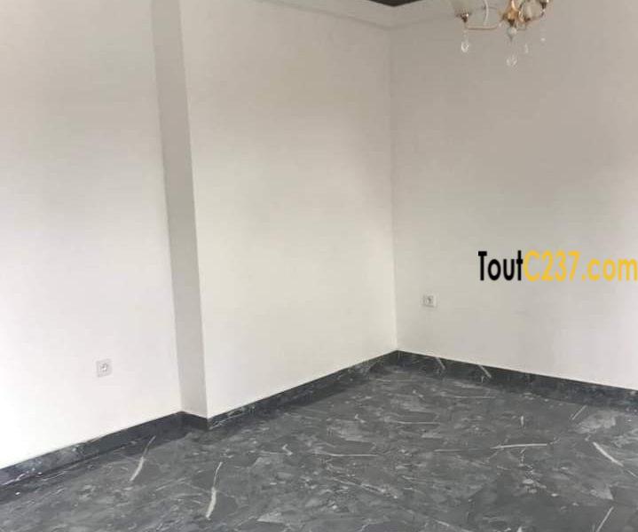 Appartement à louer à New Bell (gangue)