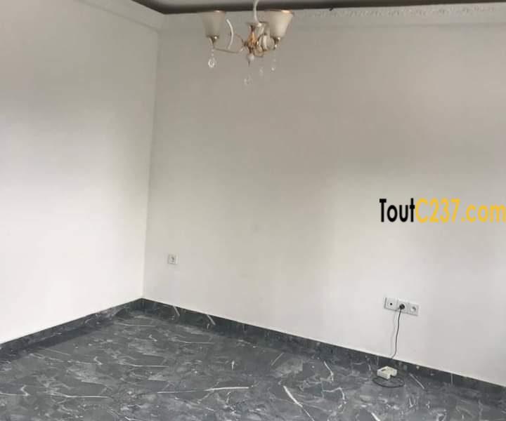 Appartement à louer à New Bell (gangue)