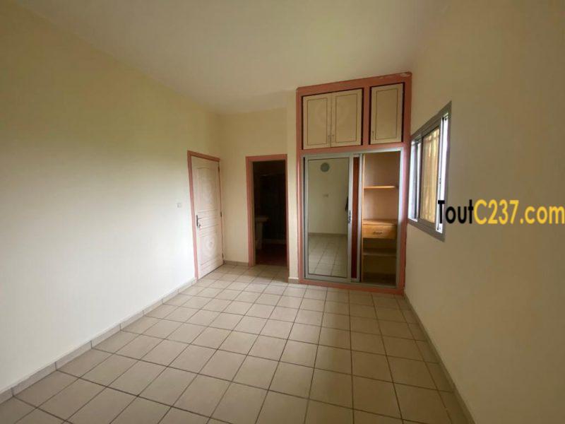 Très joli duplex à louer à Makepe Douala