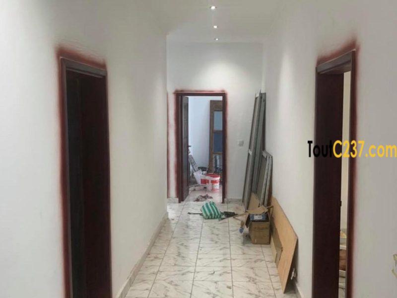 Villa avec piscine à vendre à Bonapriso