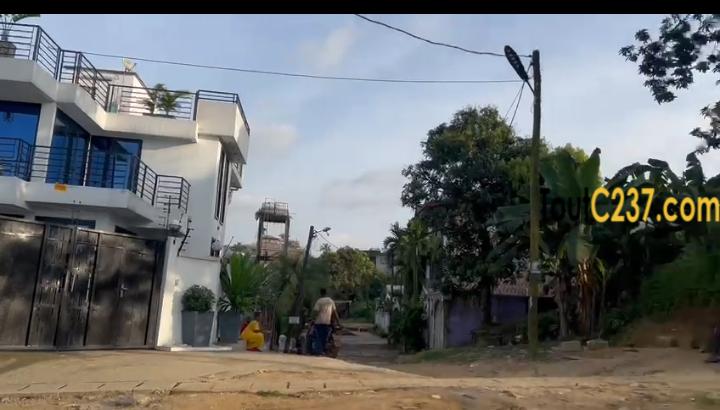 Terrain d'angle à vendre à Kotto Oasis