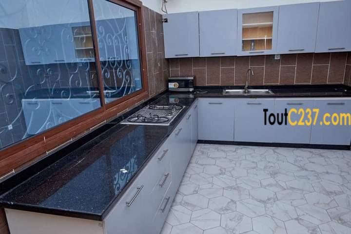 Maison avec piscine à louer à Bonapriso