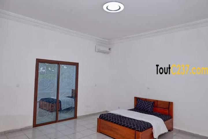 Maison avec piscine à louer à Bonapriso