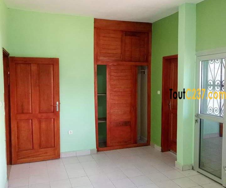 Appartement à louer à Logpom, Douala