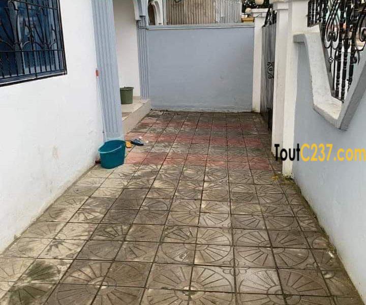 Villa à louer à Logpom Douala