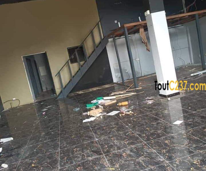 Local commercial à Louer à Bonapriso