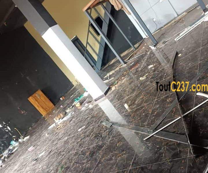 Local commercial à Louer à Bonapriso