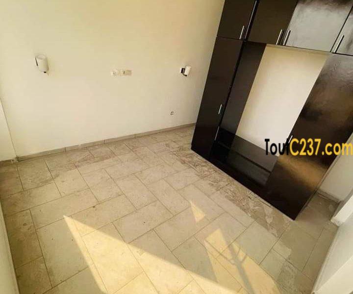 Appartement neuf à louer à Bonamoussadi