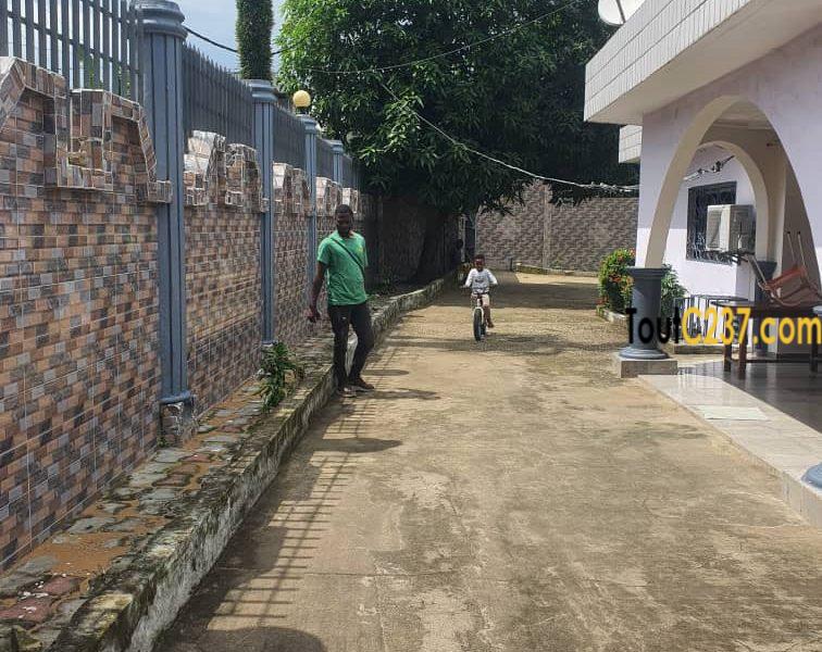 Vaste duplex à louer à Logbessou (Le bon)