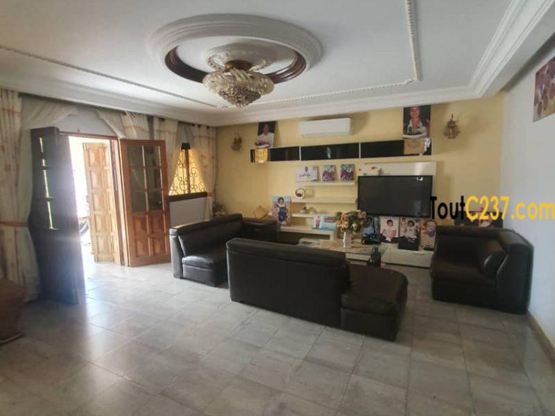 Vaste duplex à louer à Logbessou (Le bon)