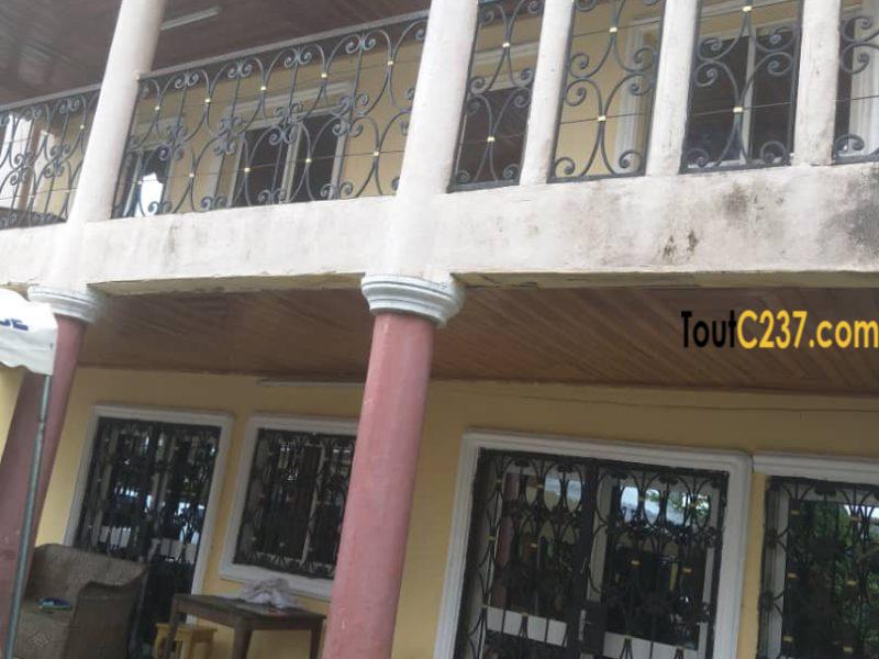 Vaste duplex à louer à Makepe, Douala