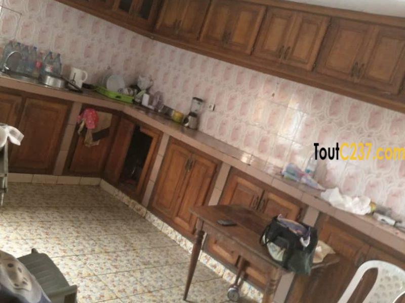 Vaste duplex à louer à Makepe, Douala