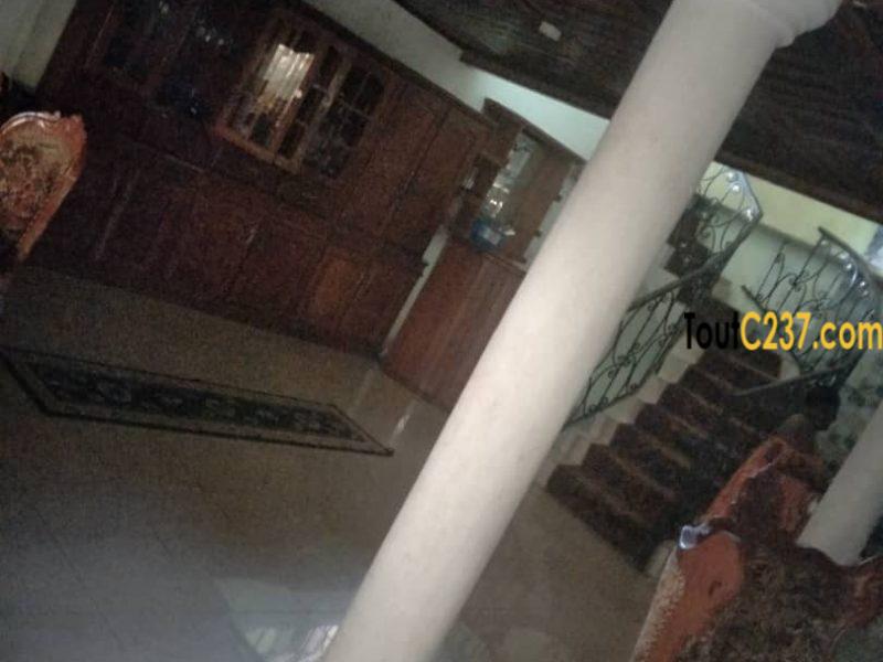 Vaste duplex à louer à Makepe, Douala