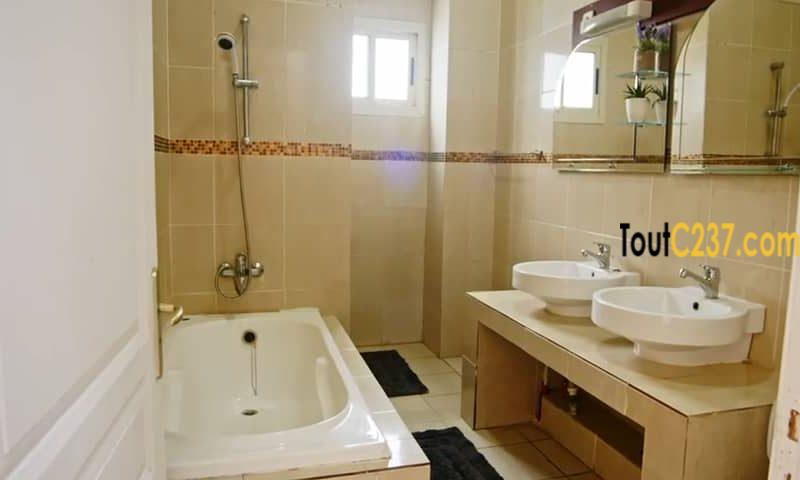 Vaste appartement à Louer à Bonanjo,, Douala
