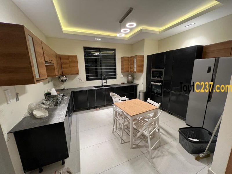 Duplex à louer à Bonaberi, Douala