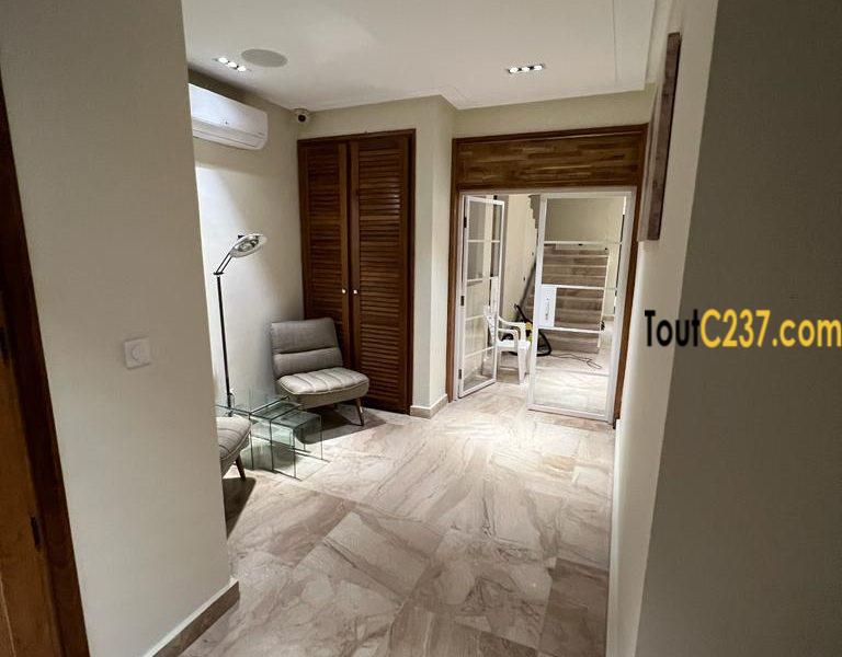 Duplex à louer à Bonaberi, Douala