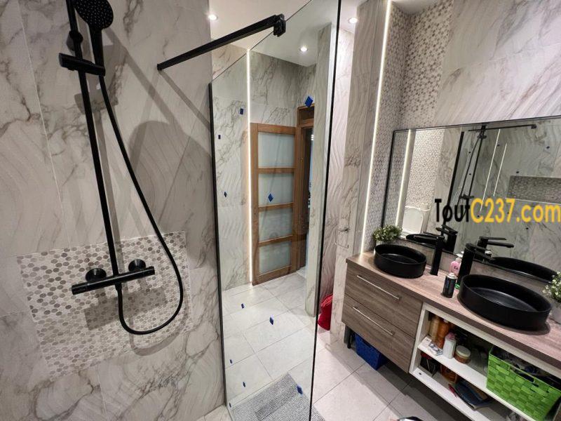 Duplex à louer à Bonaberi, Douala