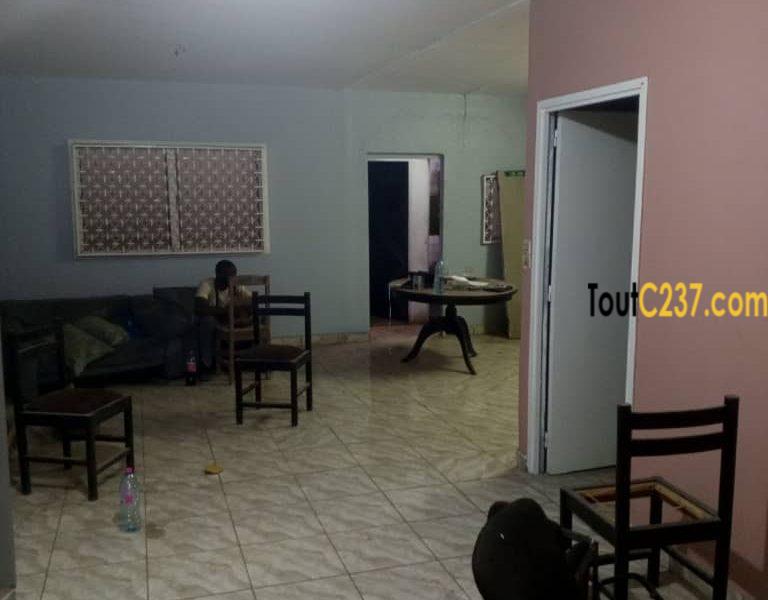 Villa sic à louer à Makepe, Douala